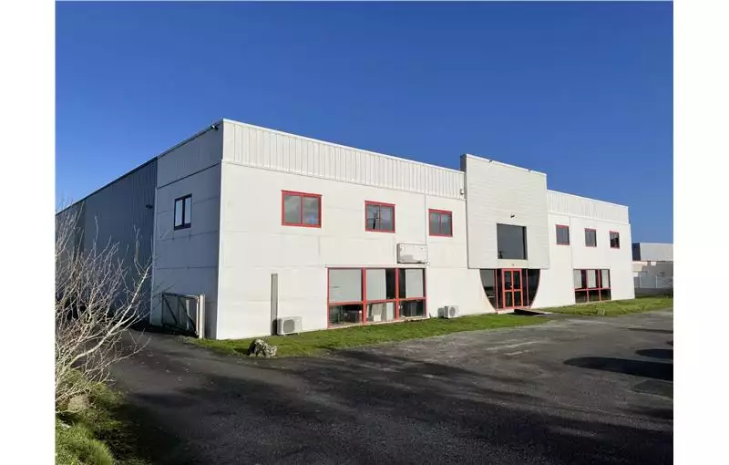 Entrepôt à vendre de 2560 m² à Couëron - 44220