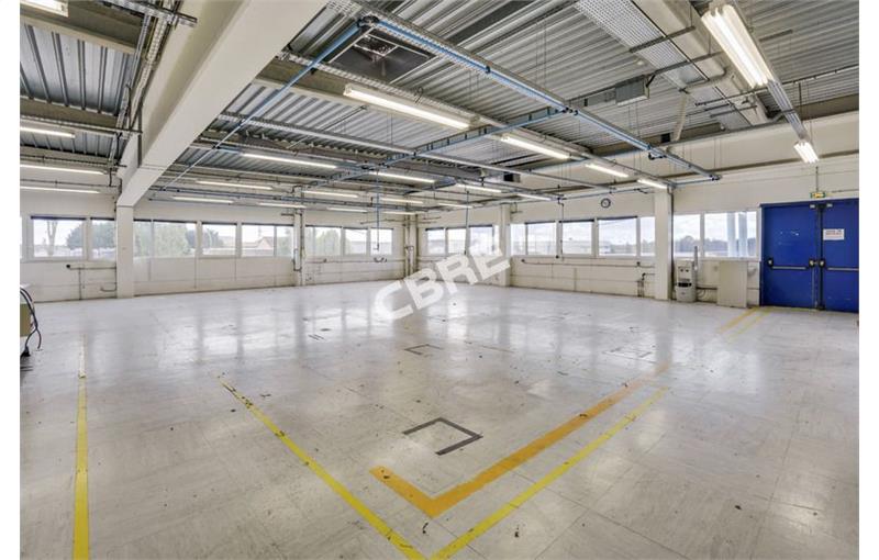 Achat d'entrepôt de 1 563 m² à Fontenay-Trésigny - 77610 photo - 1