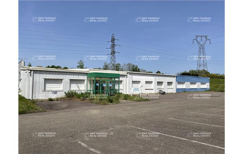 Entrepôt à acheter de 735 m² à Forbach - 57600 photo - 1