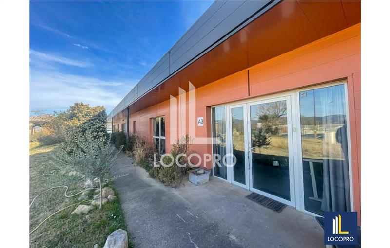 Entrepôt à acheter de 252 m² à La Roque-d'Anthéron - 13640 photo - 1
