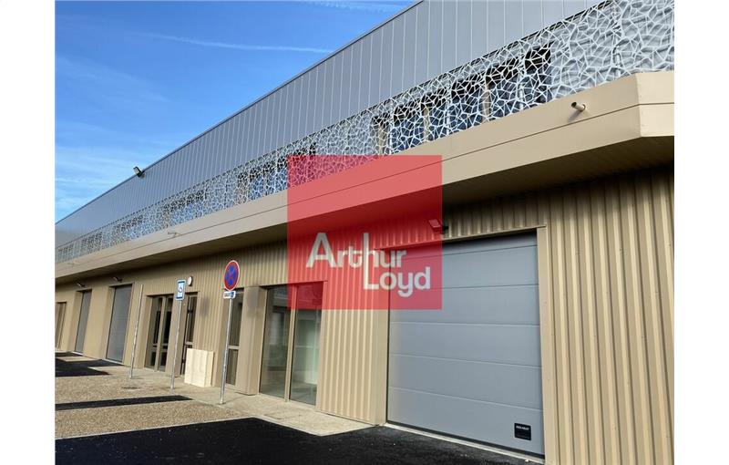 Entrepôt en vente de 5 017 m² à Marolles-en-Hurepoix - 91630 photo - 1