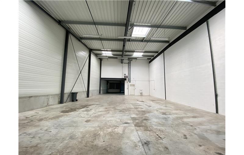 Vente d'entrepôt de 269 m² à Moissy-Cramayel - 77550 photo - 1
