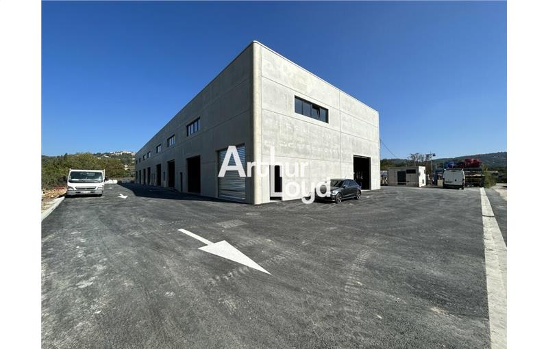 Vente d'entrepôt de 300 m² à Montauroux - 83440 photo - 1