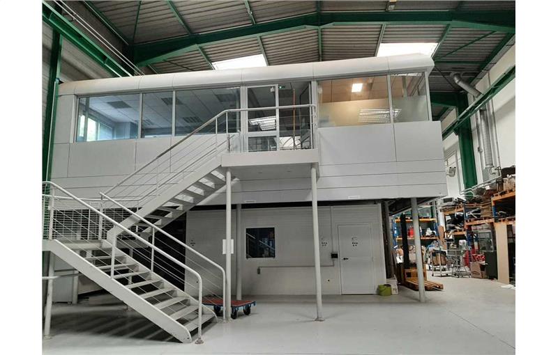 Entrepôt en vente de 2 156 m² à Montigny-le-Bretonneux - 78180 photo - 1