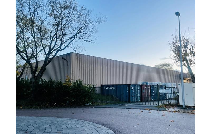 Entrepôt en vente de 2 500 m² à Montigny-le-Bretonneux - 78180 photo - 1
