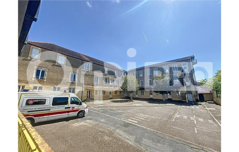 Vente d'entrepôt de 2 964 m² à Montluçon - 03100 photo - 1