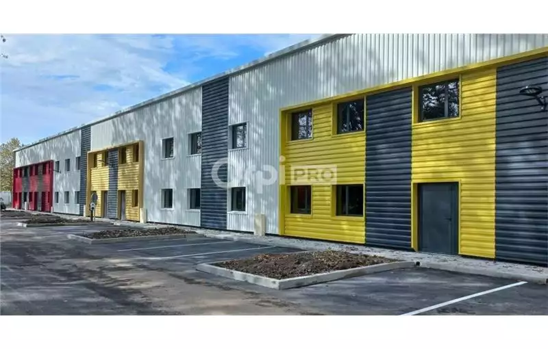 Achat d'entrepôt de 3800 m² à Pau - 64000