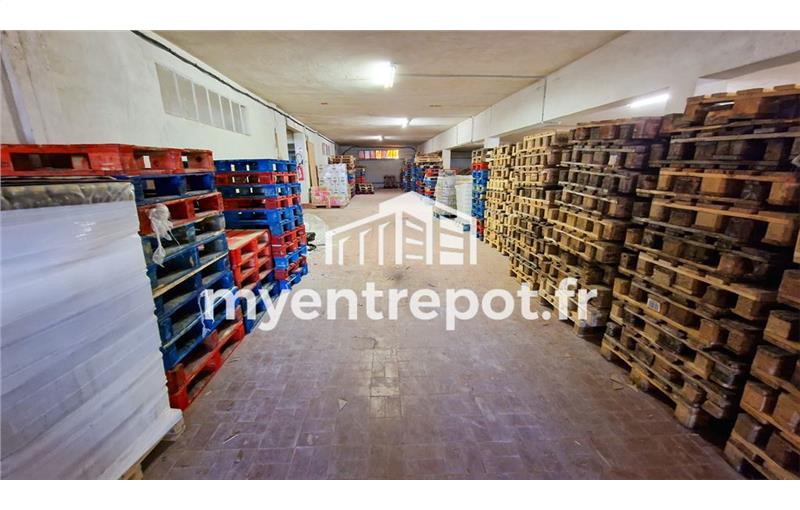 Entrepôt à acheter de 1 980 m² à Port-de-Bouc - 13110 photo - 1