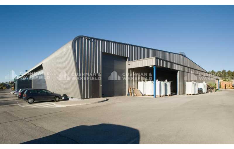 Vente d'entrepôt de 3 500 m² à Roquefort-la-Bédoule - 13830 photo - 1
