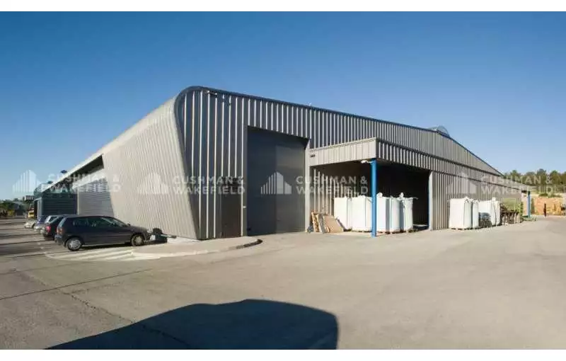 Vente d'entrepôt de 3500 m² à Roquefort-la-Bédoule - 13830