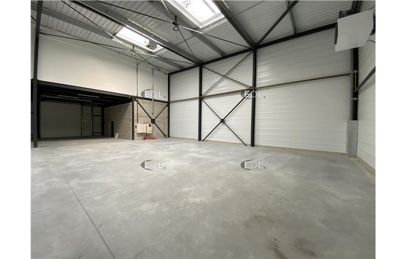 Entrepôt à acheter de 385 m² à Rousset - 13790 photo - 1