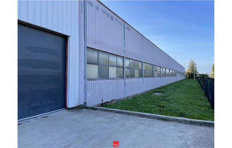 Entrepôt à acheter de 2 706 m² à Saint-Étienne-de-Crossey - 38960 photo - 1