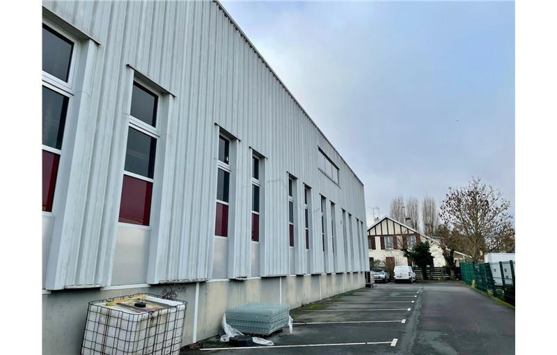 Entrepôt à acheter de 636 m² à Saint-Ouen-l'Aumône - 95310 photo - 1
