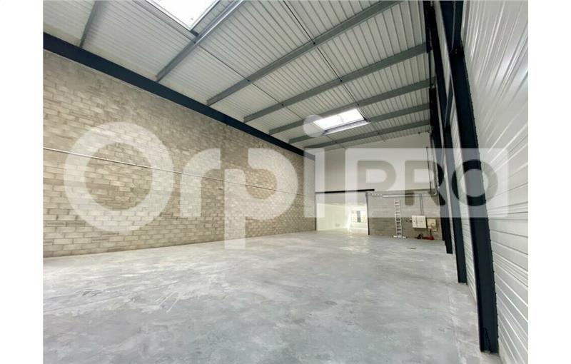 Vente d'entrepôt de 457 m² à Saint-Pierre-du-Perray - 91280 photo - 1