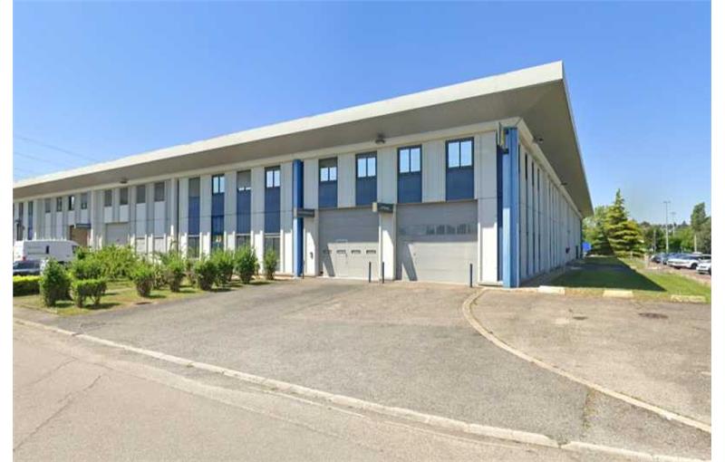 Entrepôt à vendre de 5 874 m² à Saint-Quentin-Fallavier - 38070 photo - 1