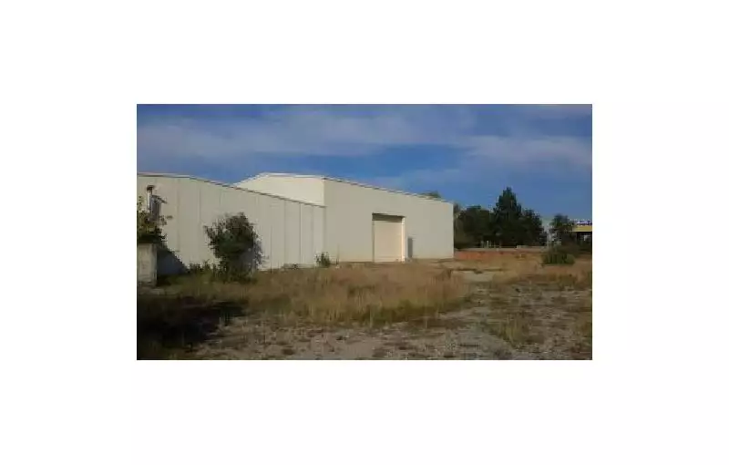 Vente d'entrepôt de 3970 m² à Sisteron - 04200