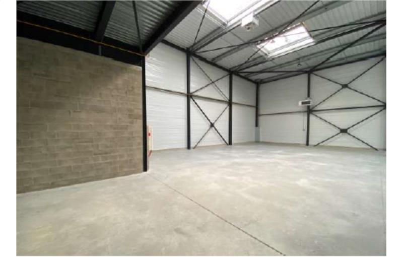 Vente d'entrepôt de 3 696 m² à Stains - 93240 photo - 1