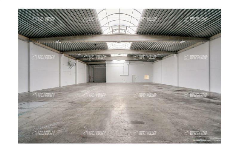 Entrepôt à acheter de 1 317 m² à Thorigny-sur-Marne - 77400 photo - 1