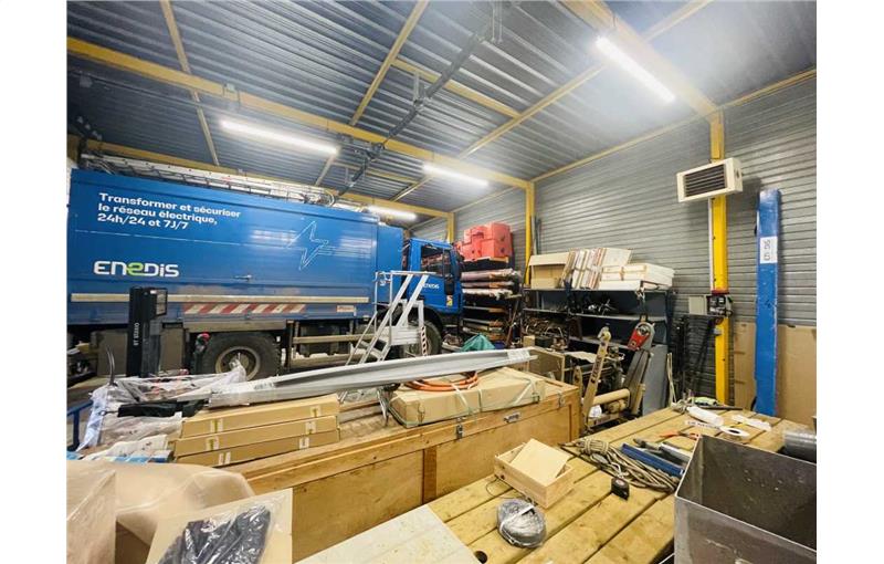 Entrepôt à acheter de 718 m² à Vaux-le-Pénil - 77000 photo - 1