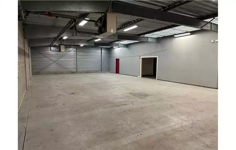 Entrepôt à acheter de 360 m² à Vaux-le-Pénil - 77000