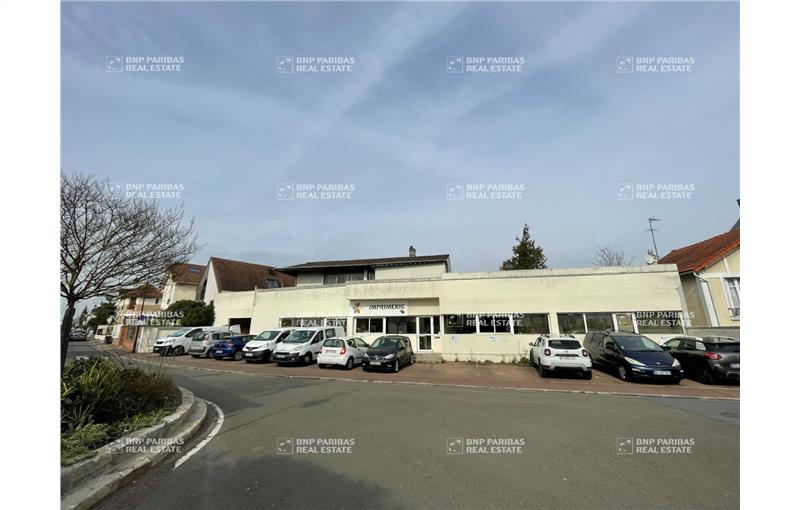 Entrepôt à acheter de 700 m² à Vélizy-Villacoublay - 78140 photo - 1