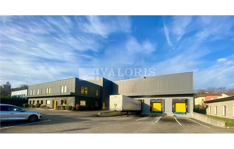 Entrepôt à vendre de 2 996 m² à Villefontaine - 38090 photo - 1