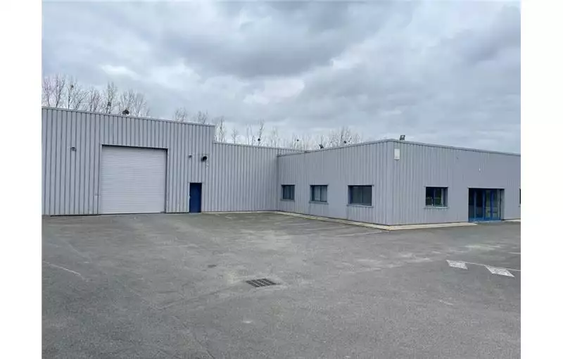 Entrepôt à acheter de 2400 m² à Villenavotte - 89140
