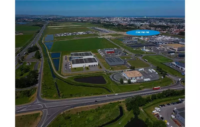 Terrain en vente de 22556 m² à Calais - 62100