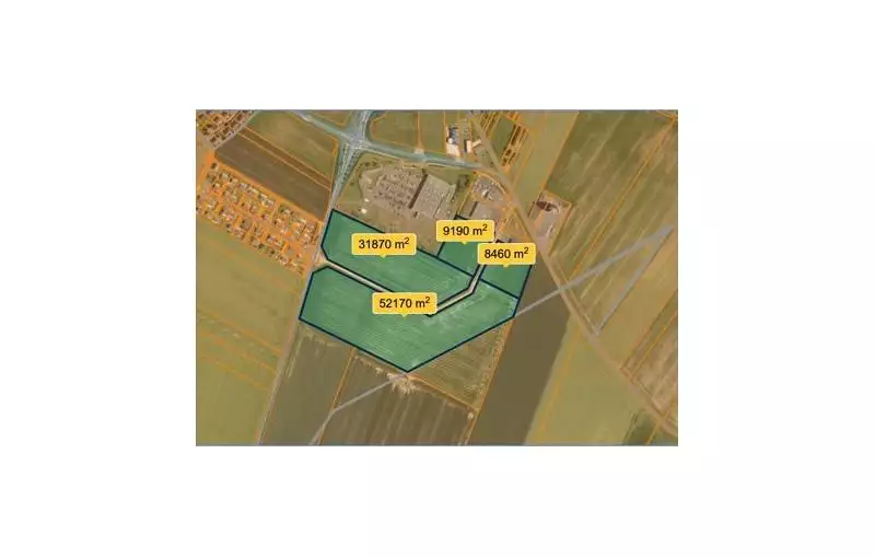 Terrain à acheter de 52170 m² à Villeneuve-la-Guyard - 89340